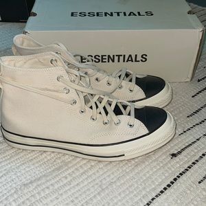 ESSENTIALS X Converse